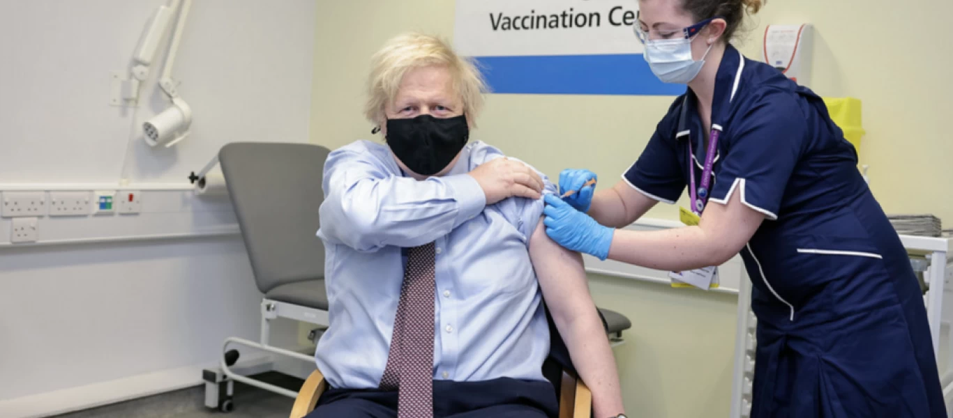 Ο Μπόρις Τζόνσον έκανε την πρώτη δόση του εμβολίου της AstraZeneca